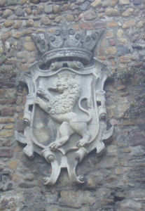 Escudo de piedra que representa a la ciudad y a los ciudadanos de León.